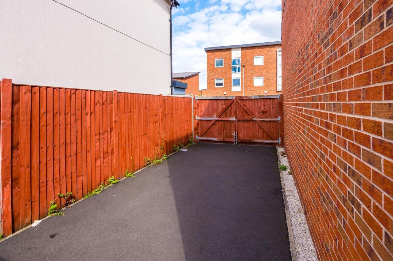 3 Bed Stylish Near The Etihad Stadium Holiday home *