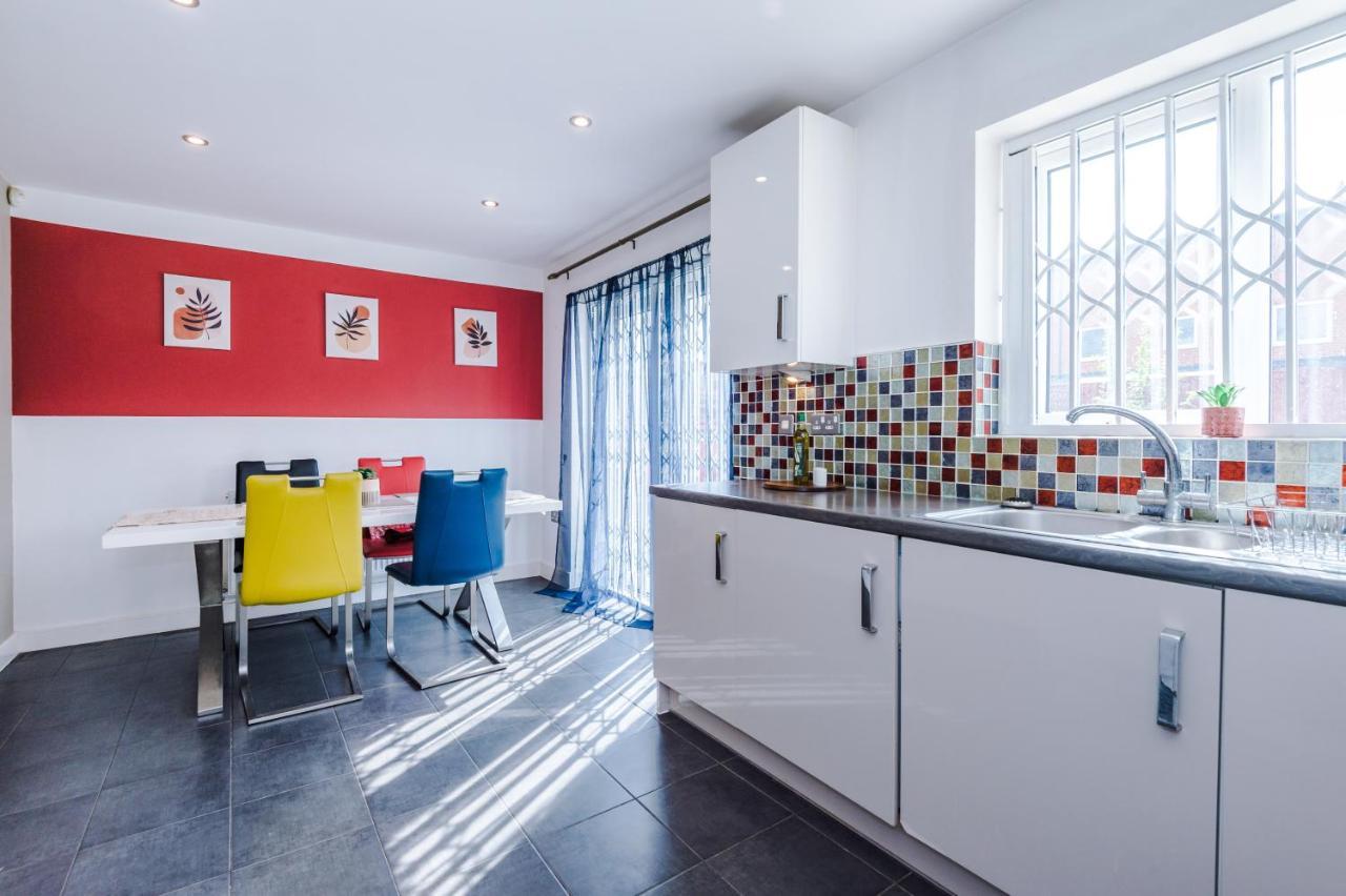 3 Bed Stylish Near The Etihad Stadium * Manchester