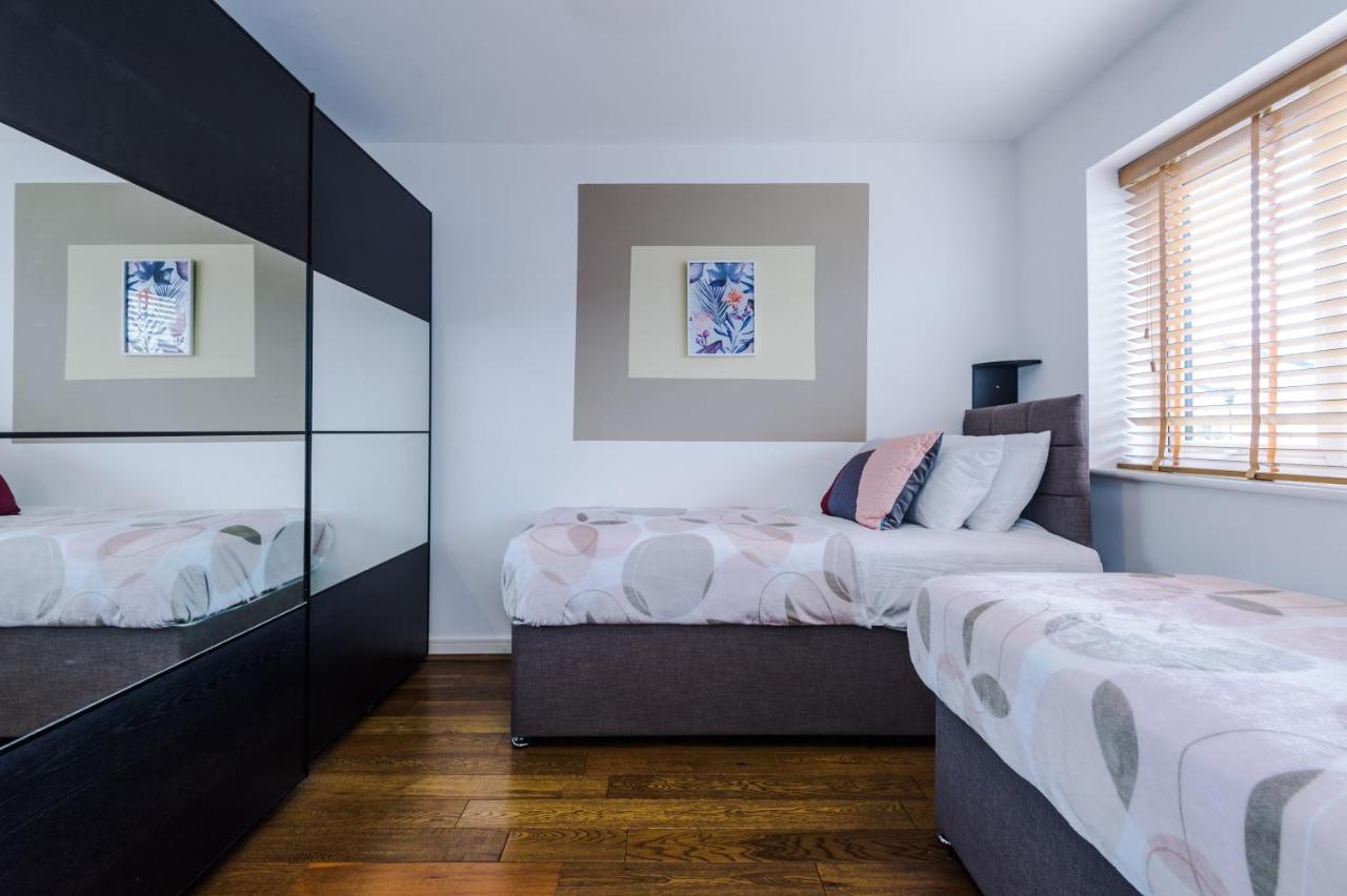 3 Bed Stylish Near The Etihad Stadium *