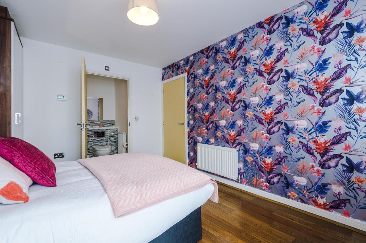 3 Bed Stylish Near The Etihad Stadium Holiday home