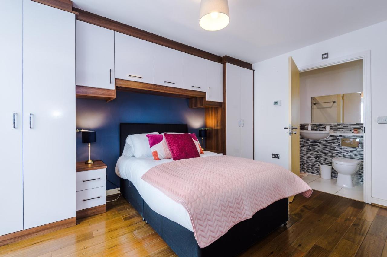 Holiday home 3 Bed Stylish Near The Etihad Stadium