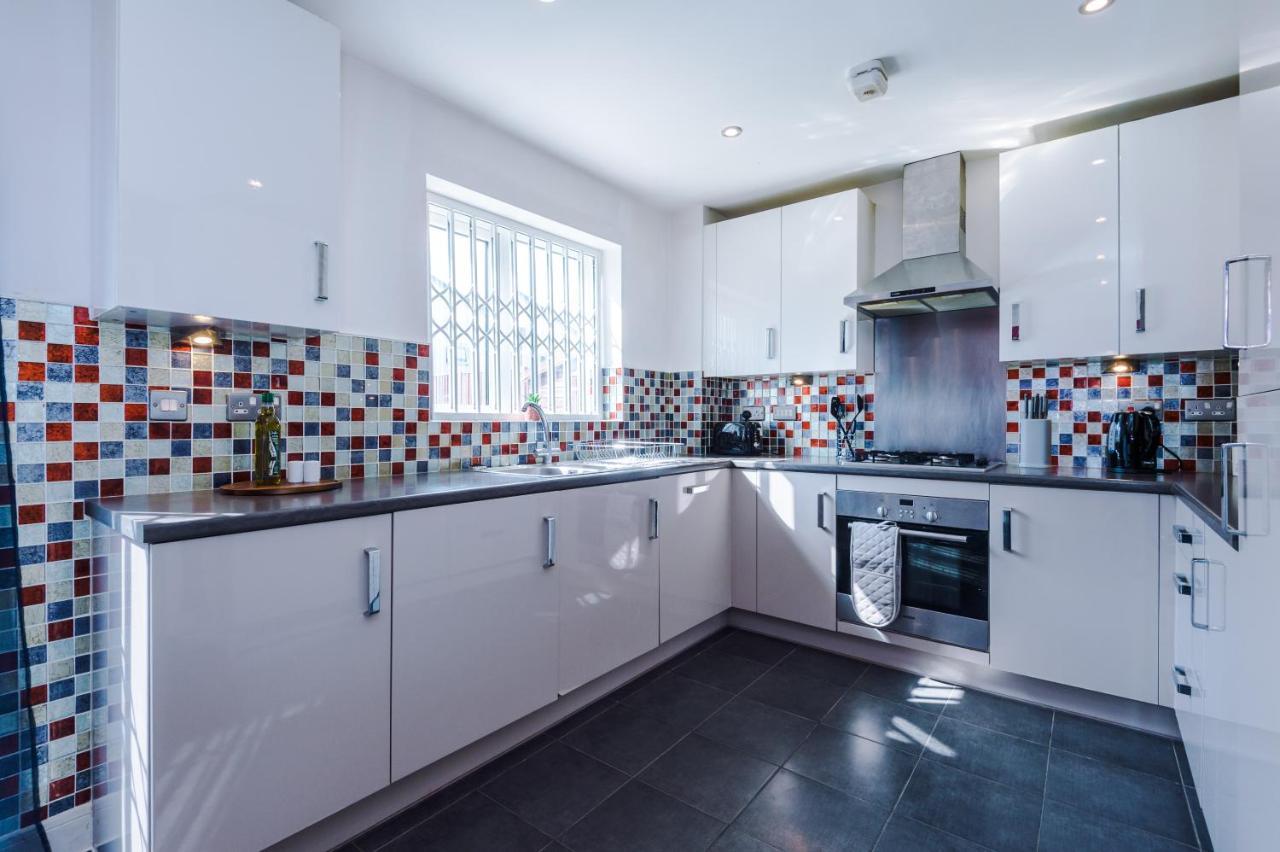 Holiday home 3 Bed Stylish Near The Etihad Stadium