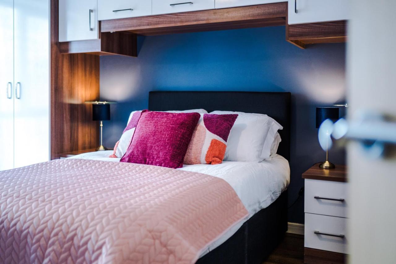 Holiday home 3 Bed Stylish Near The Etihad Stadium *