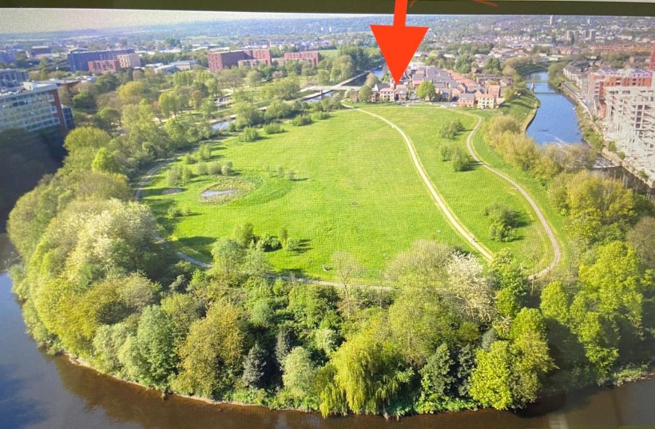 Detached Riverside In The Heart Of Villa *