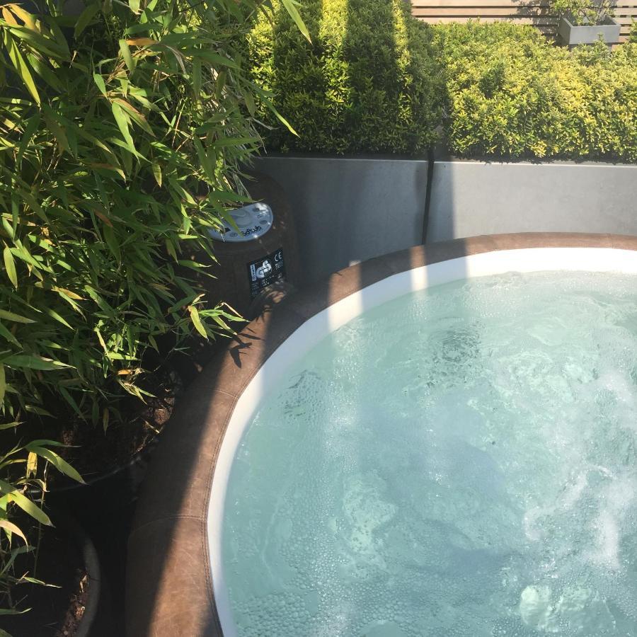 Contemporary Ancoats Penthouse With Large Private Terrace And Hot Tub Guest house Manchester