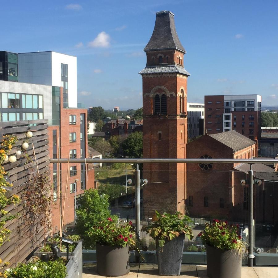 Contemporary Ancoats Penthouse With Large Private Terrace And Hot Tub Guest house