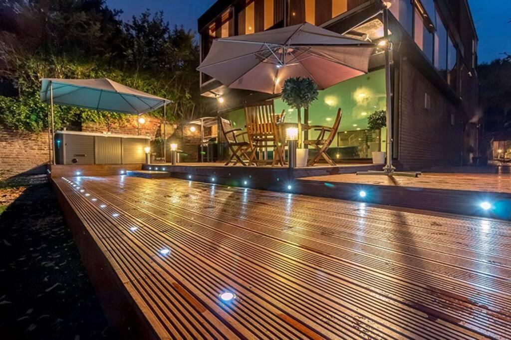 Mansion With Pool & Hot Tub Manchester Holiday home