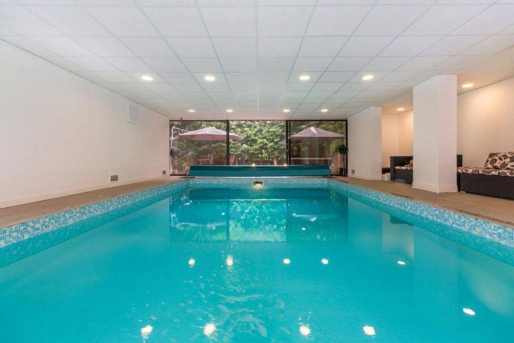Mansion With Pool & Hot Tub Manchester Manchester