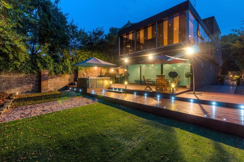 Mansion With Pool & Hot Tub Manchester Holiday home *