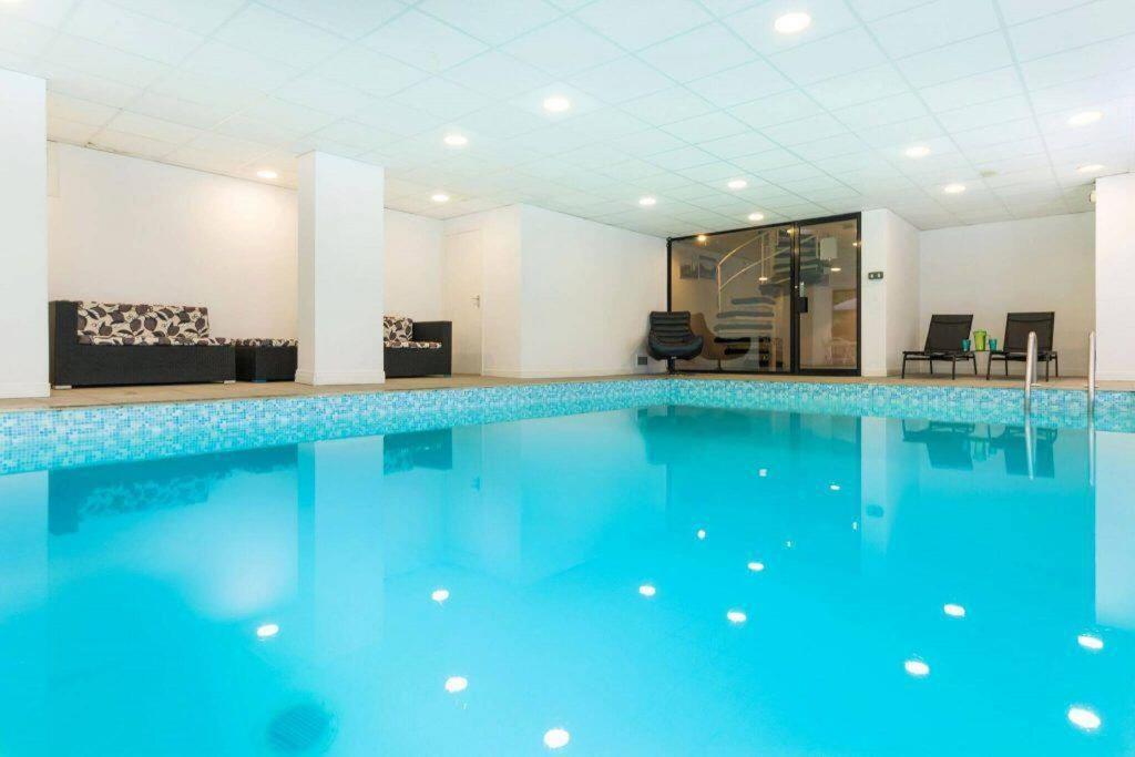 Mansion With Pool & Hot Tub Manchester Holiday home *