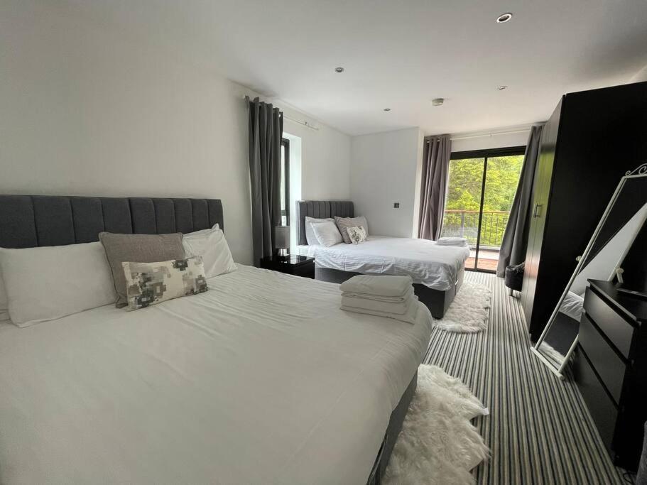 Mansion With Pool & Hot Tub Manchester Holiday home Manchester