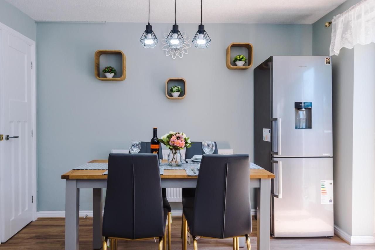 Vakantiehuis Stylish 4 Bedroom Close To City Centre *