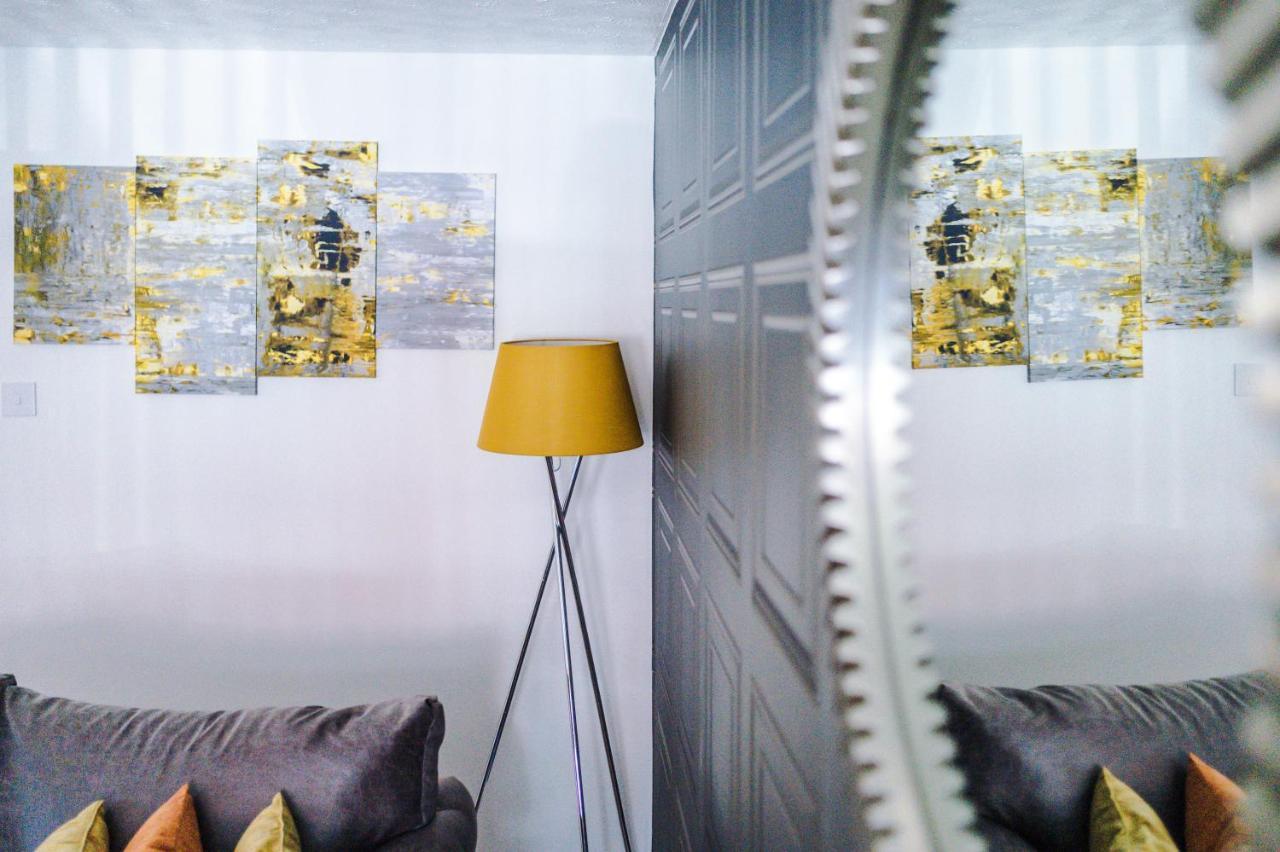 Stylish 4 Bedroom Close To City Centre Vakantiehuis