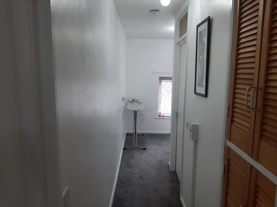 Entire Rental, Easy Reach To Etihad Stadium Apartment