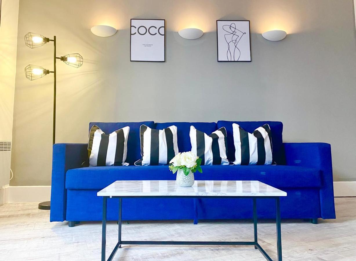 *new* Stylish & Modern Centre *