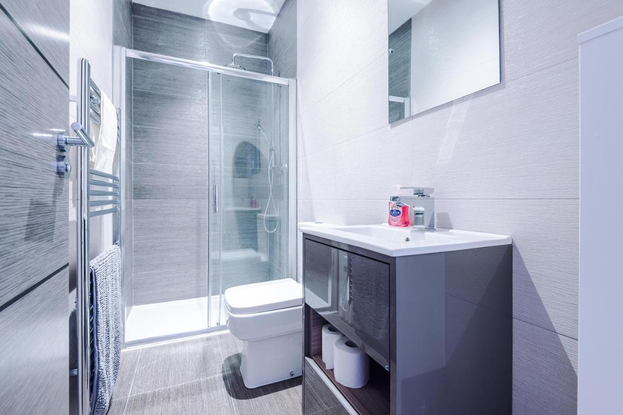*new* Stylish & Modern Centre Apartment *