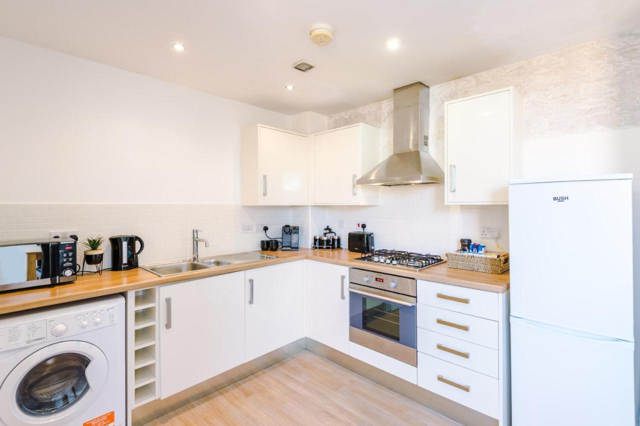 3 Bedroom Hosted By Mcr Dens