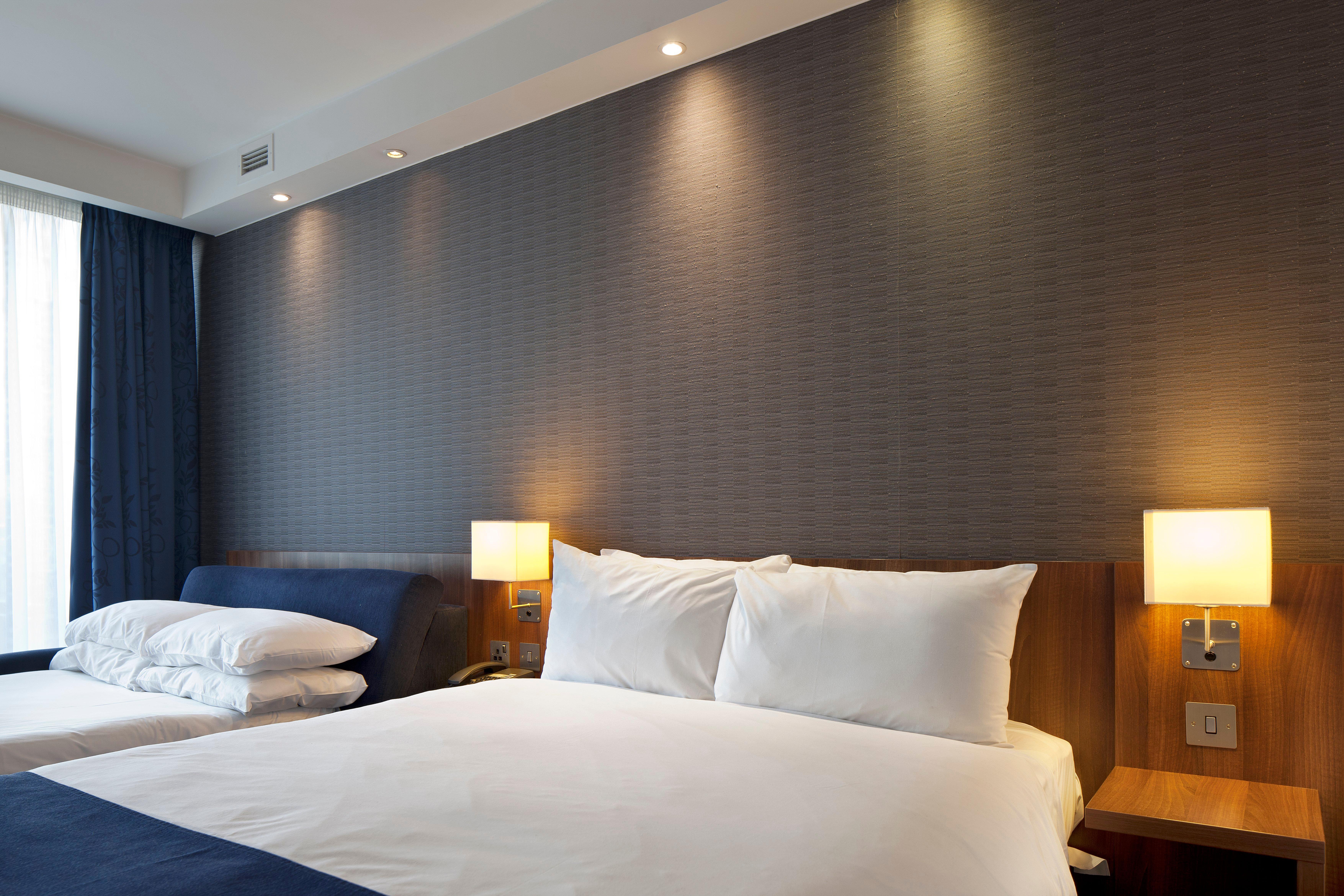 Express Centre By Ihg Hotel 3*