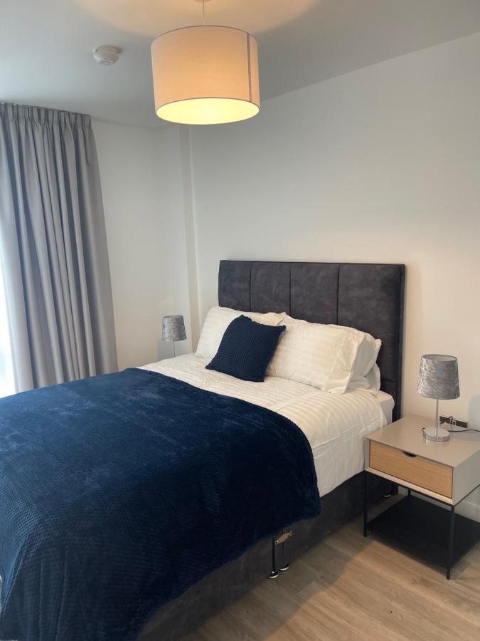 Free Parking 1 Bed Luxury Apartment, King Size Bed *