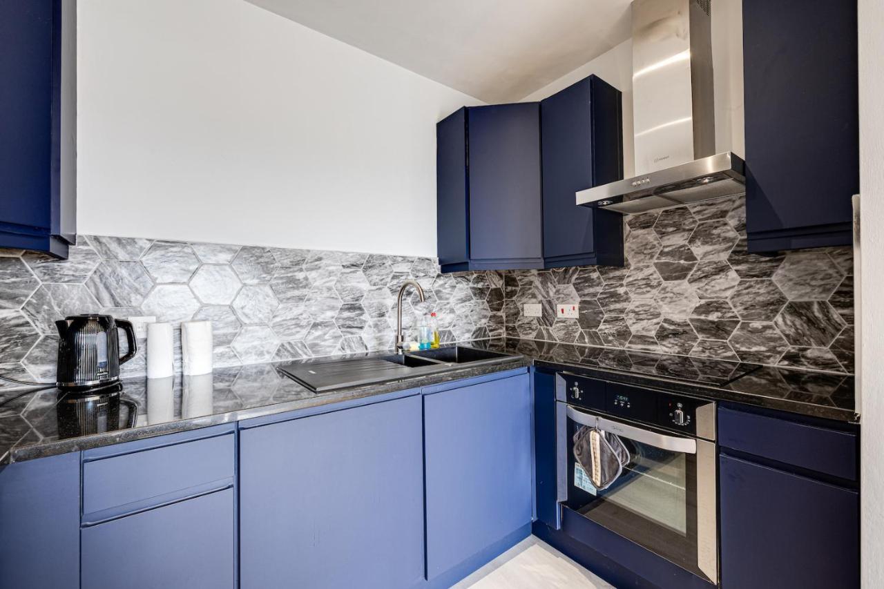 Large 2 Bed 2 Bath *
