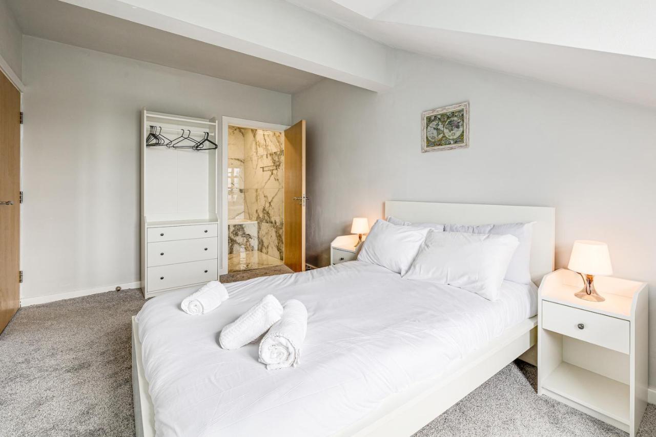Large 2 Bed 2 Bath Manchester