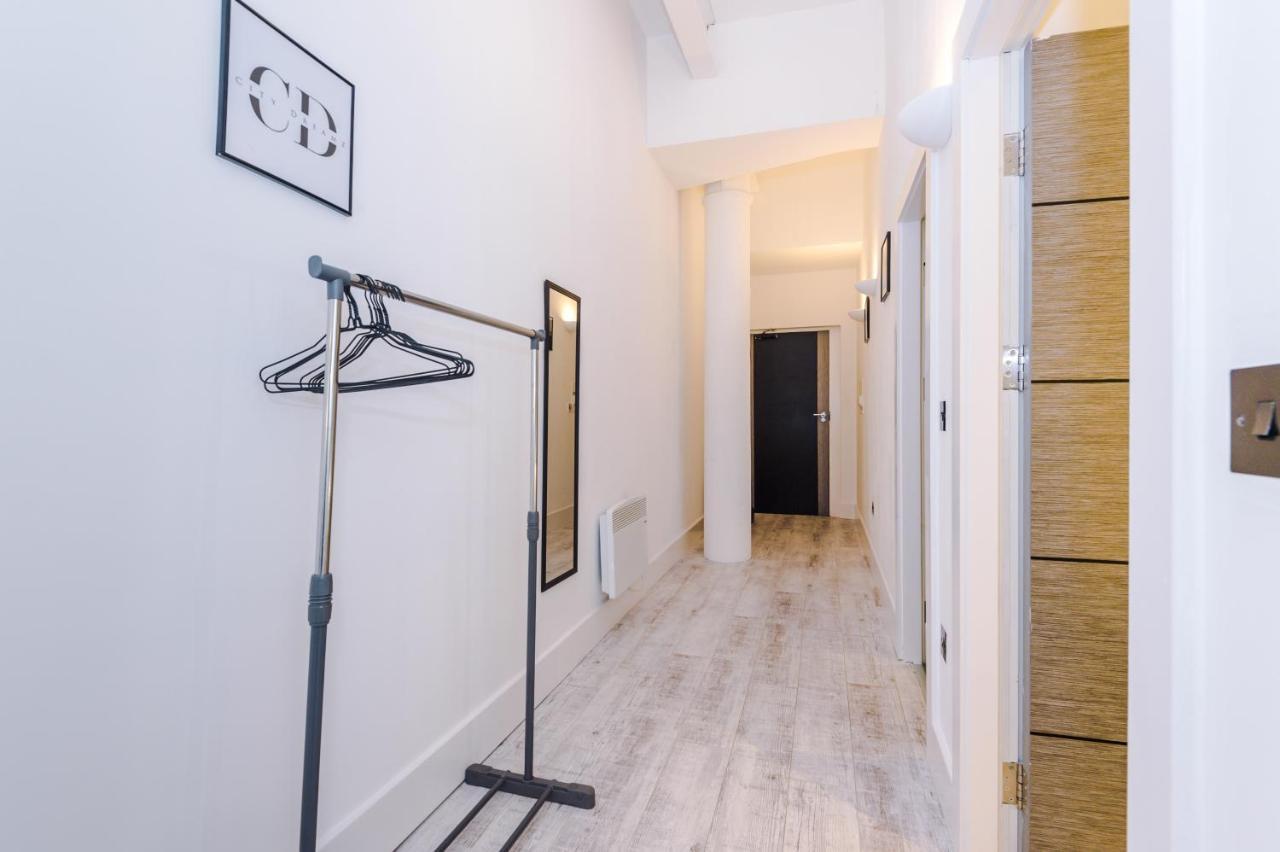 *new* Stylish & Modern Centre
