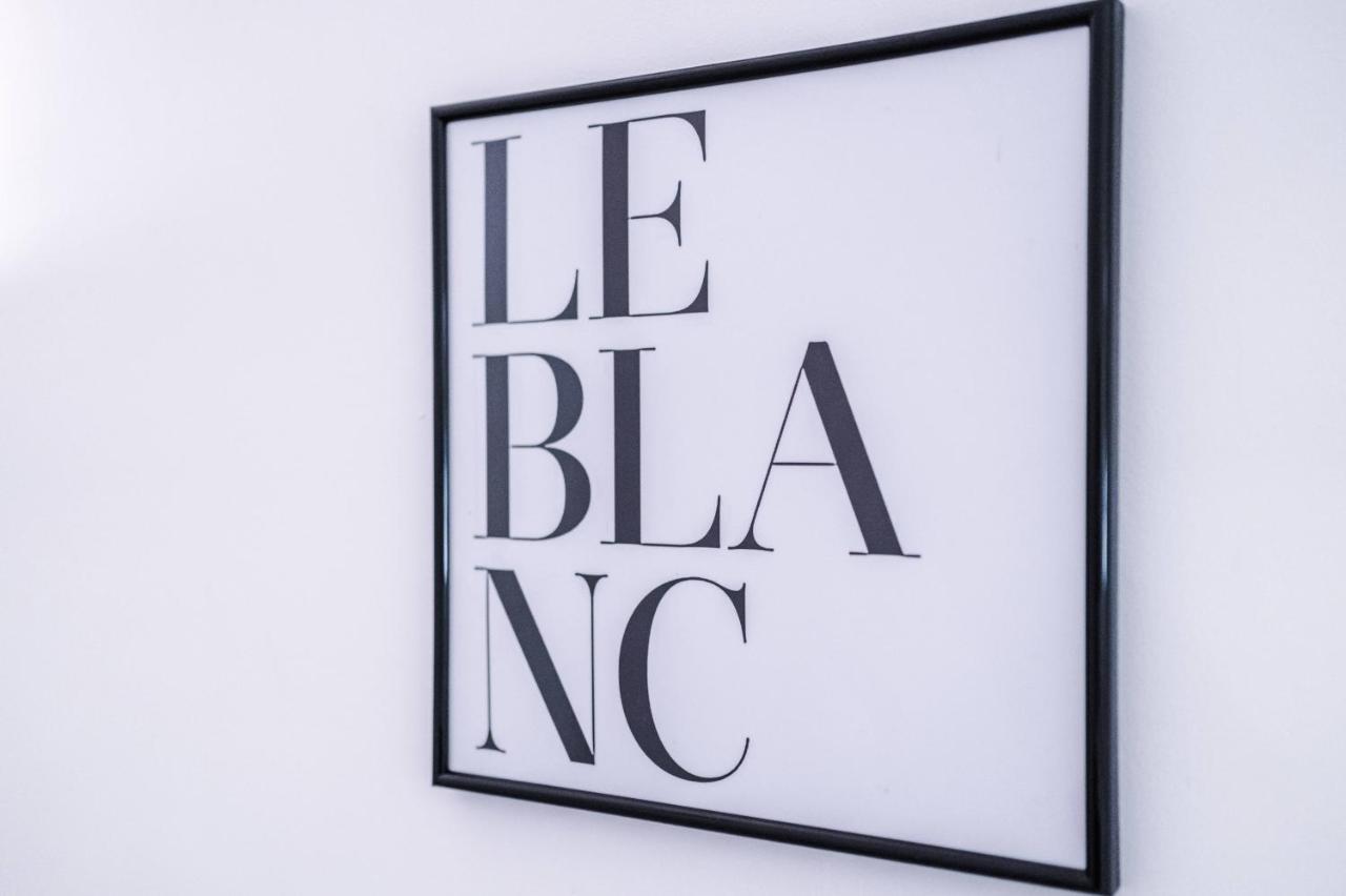 *new* Stylish & Modern Centre Apartment *