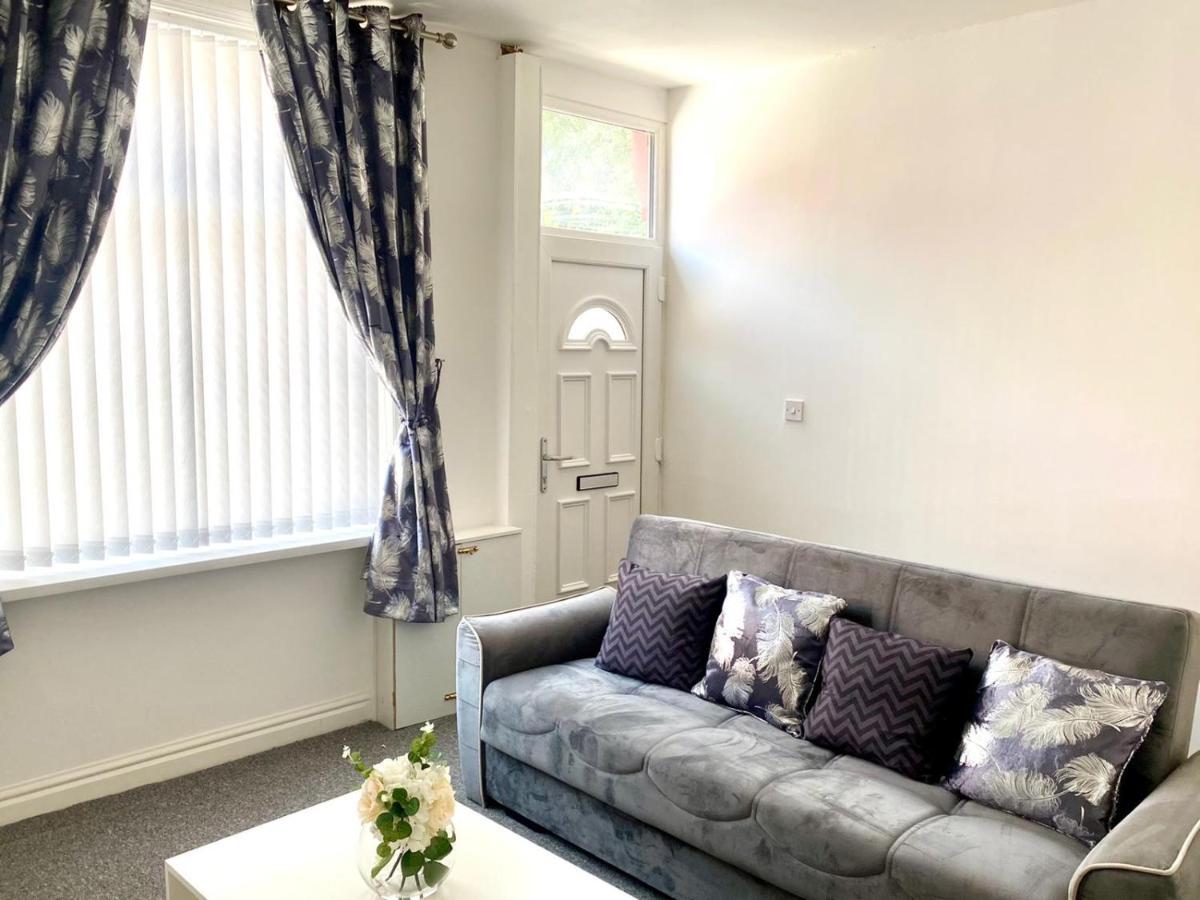 Cosy Cheerful 2 Bedrooms Near Piccadilly, Etihad Stadium Sleeps Up To 5 *