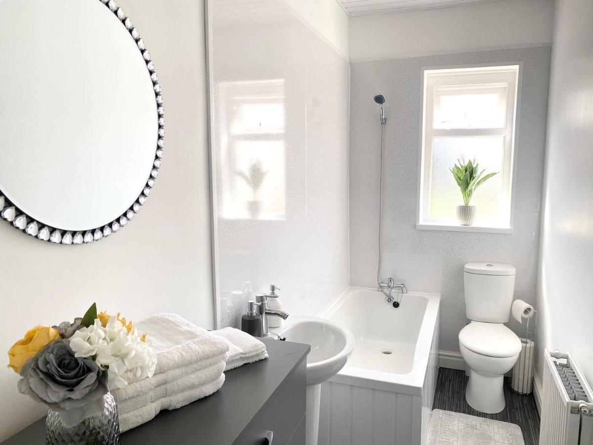 Cosy Cheerful 2 Bedrooms Near Piccadilly, Etihad Stadium Sleeps Up To 5 * Manchester