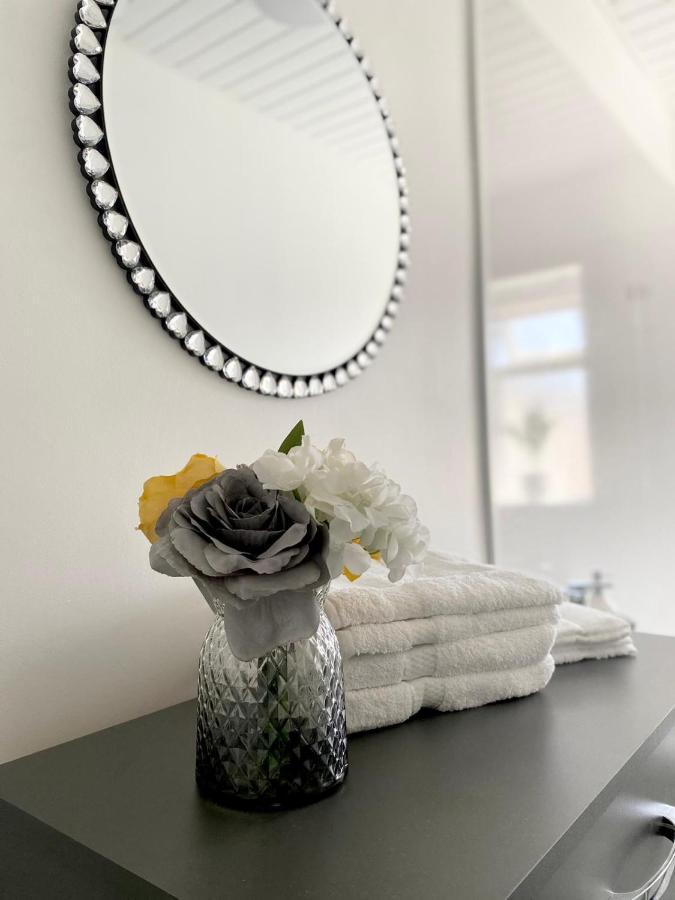 Cosy Cheerful 2 Bedrooms Near Piccadilly, Etihad Stadium Sleeps Up To 5 Manchester