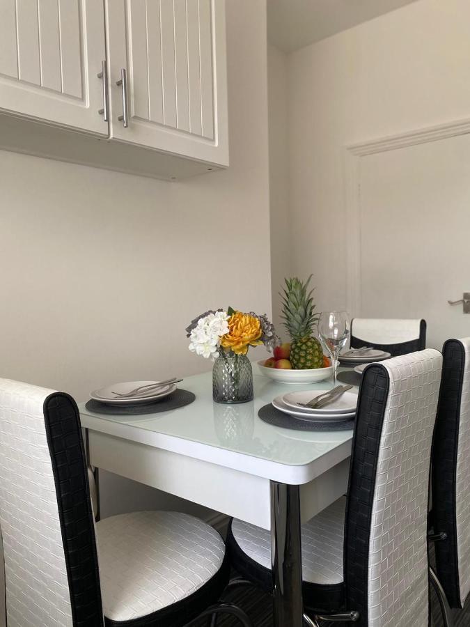 Cosy Cheerful 2 Bedrooms Near Piccadilly, Etihad Stadium Sleeps Up To 5 Manchester