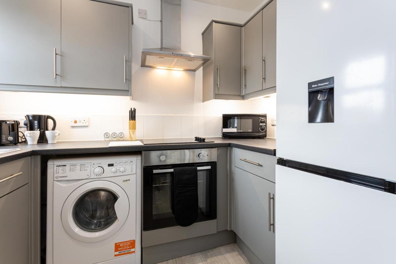 Pillo Serviced - Trafford Manchester