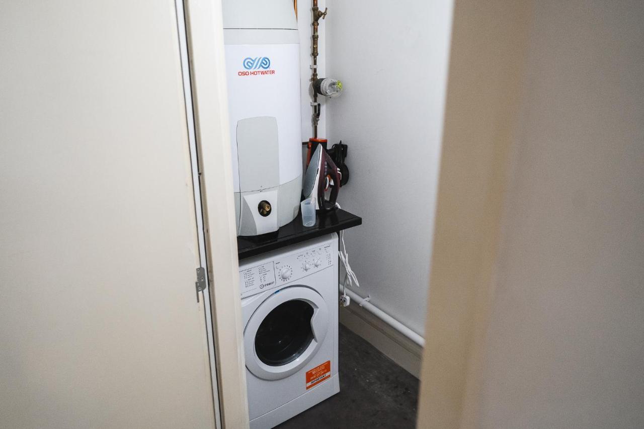 Modern 1-bed - Brand New - - Free Wi-fi Manchester