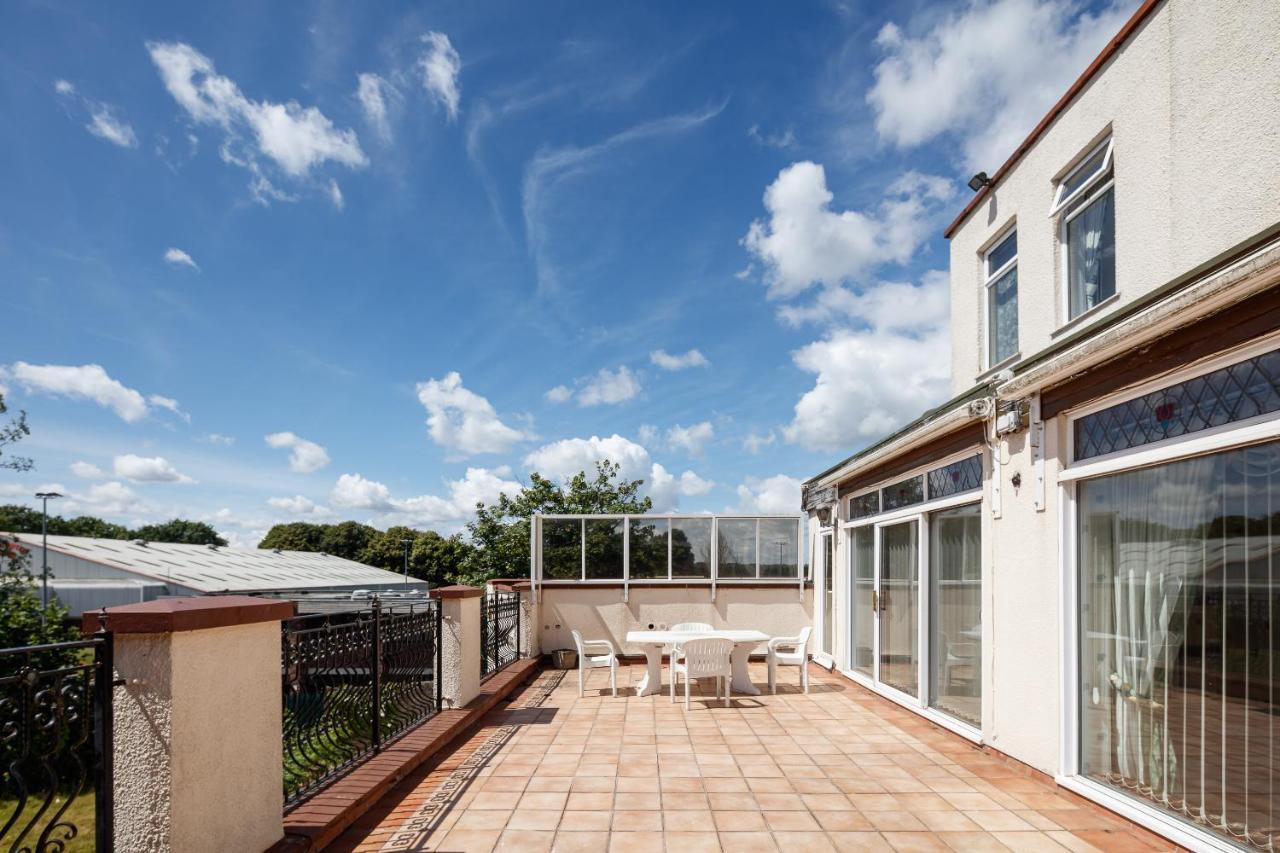 Beautiful 'mayfield' With Private Pool!