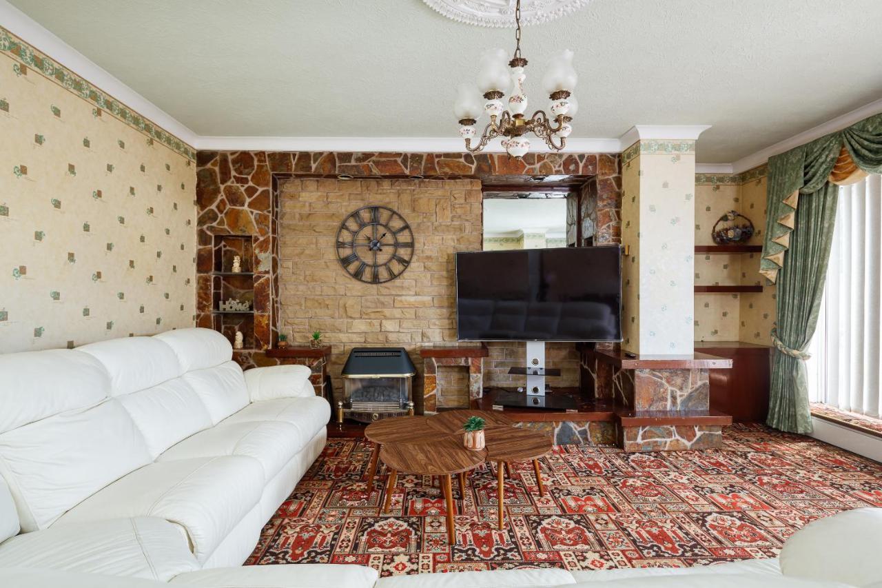 Beautiful 'mayfield' With Private Pool! *