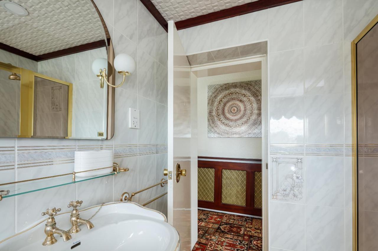 Villa Beautiful 'mayfield' With Private Pool! Manchester