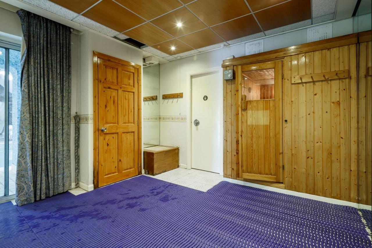 Villa Beautiful 'mayfield' With Private Pool!