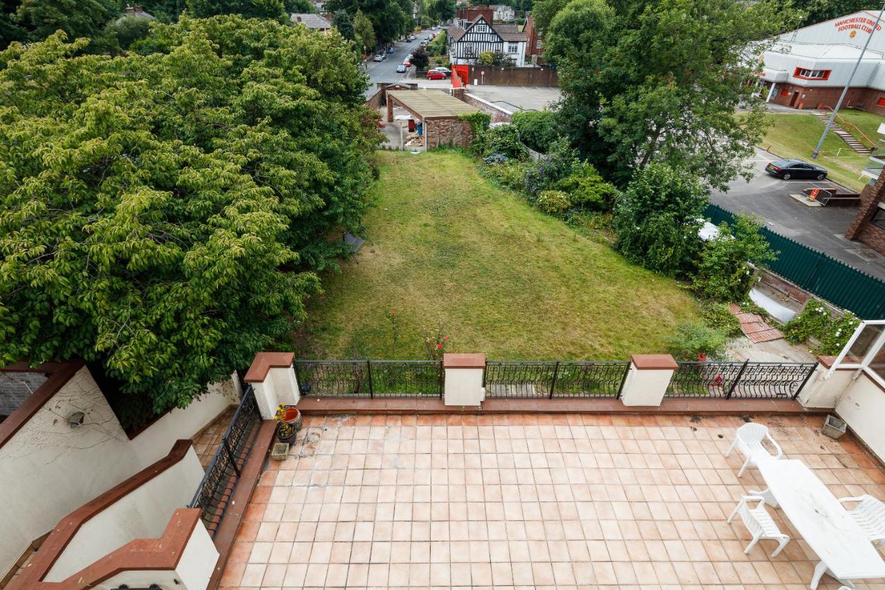 Villa Beautiful 'mayfield' With Private Pool! Manchester