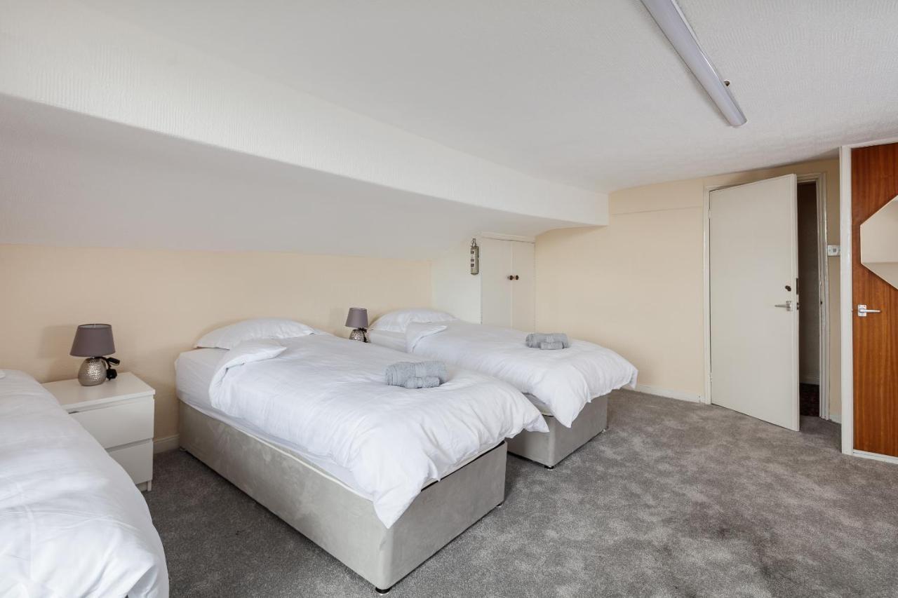 Beautiful 'mayfield' With Private Pool!