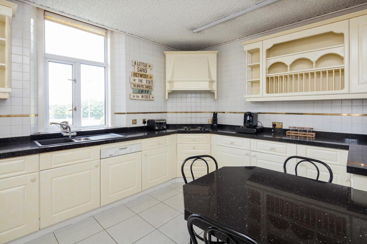 Beautiful 'mayfield' With Private Pool! Manchester