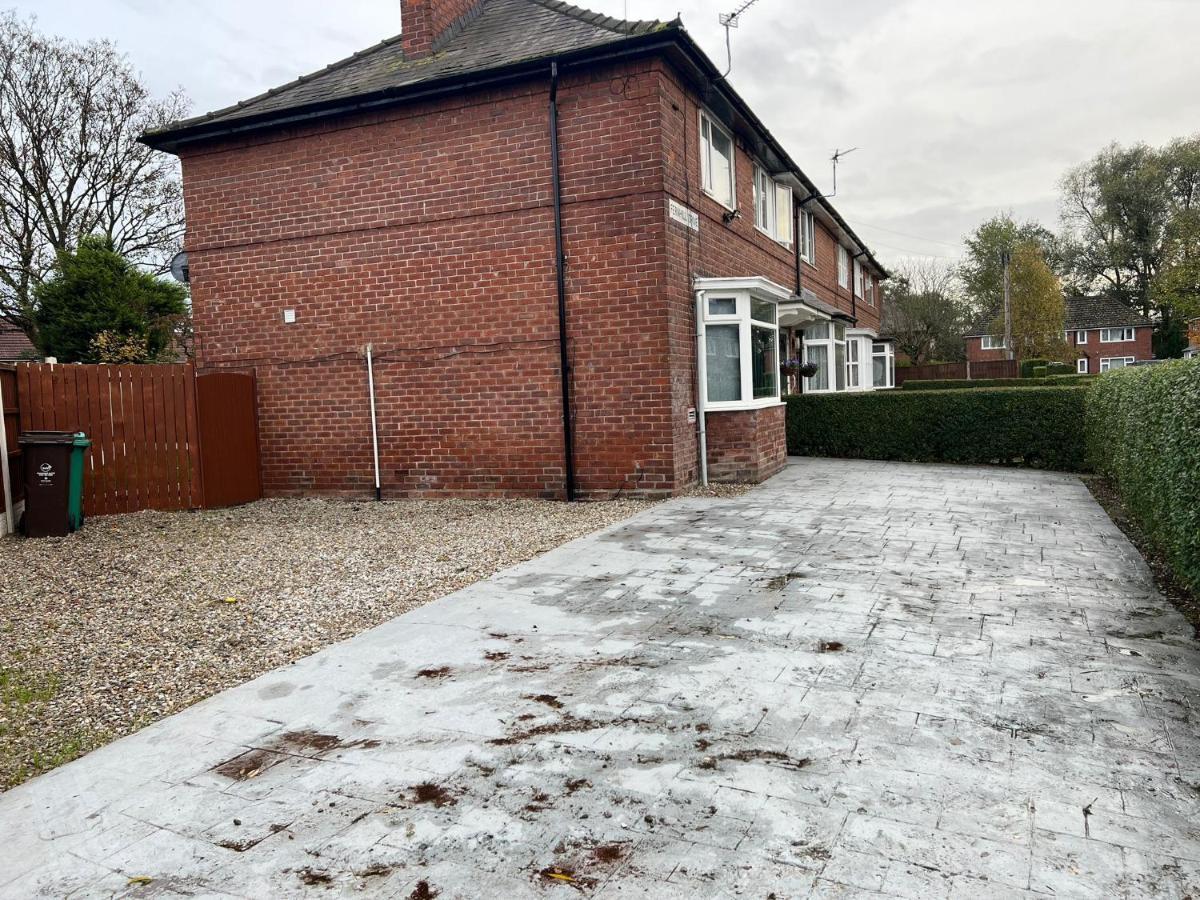 Appartement Beautiful And Homely 3 Bed House With Free Parking So Close To Man And Centre *