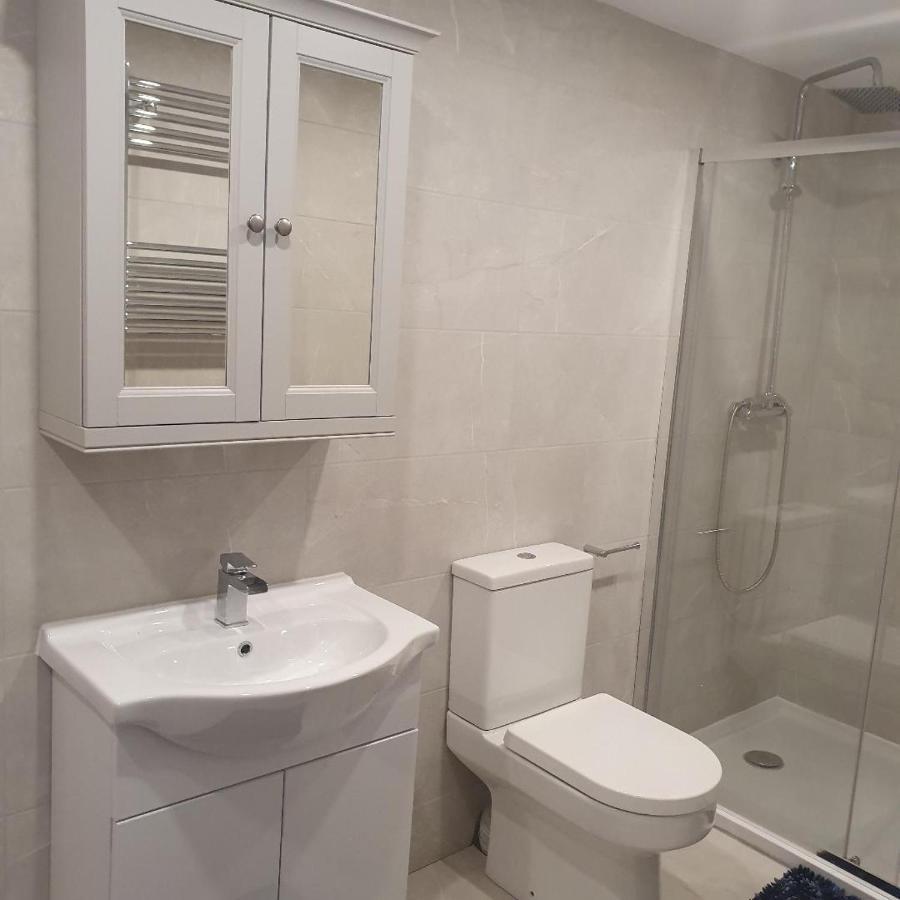 Luxury Prestwich With Own Entrance With One Double And One Single Bed *