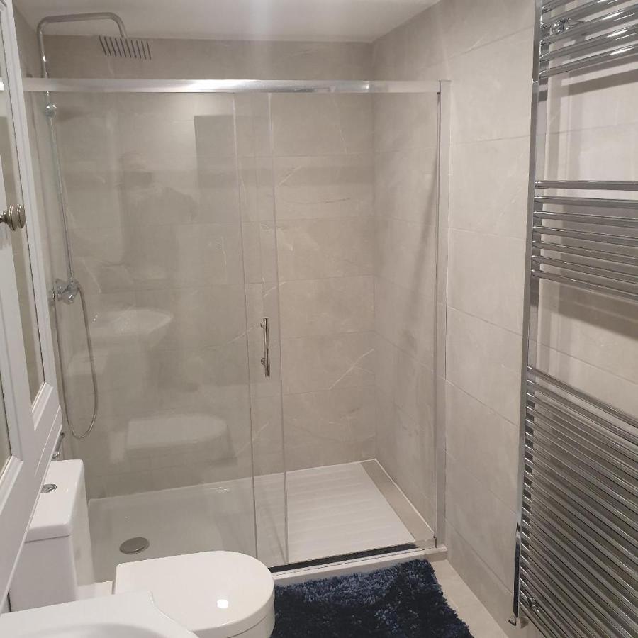 Luxury Prestwich With Own Entrance With One Double And One Single Bed * Manchester
