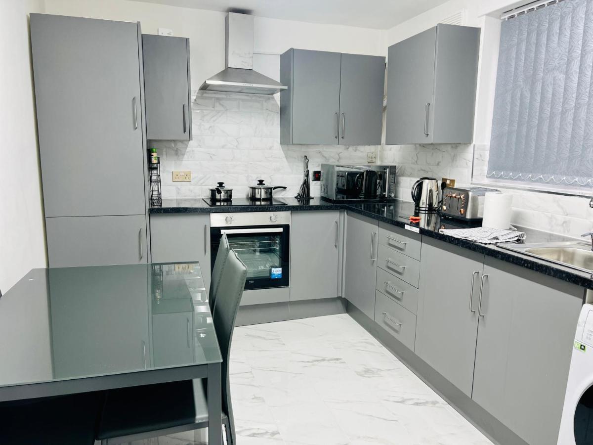 Appartement Beautiful And Homely 3 Bed House With Free Parking So Close To Man And Centre
