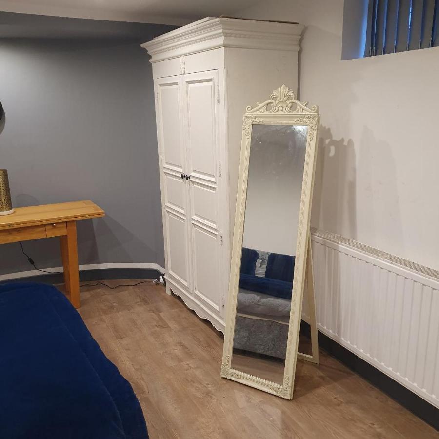 Apartment Luxury Prestwich With Own Entrance With One Double And One Single Bed Manchester
