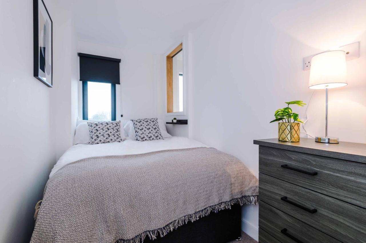 Sky Gardens - Contemporary Duplex Apartment *