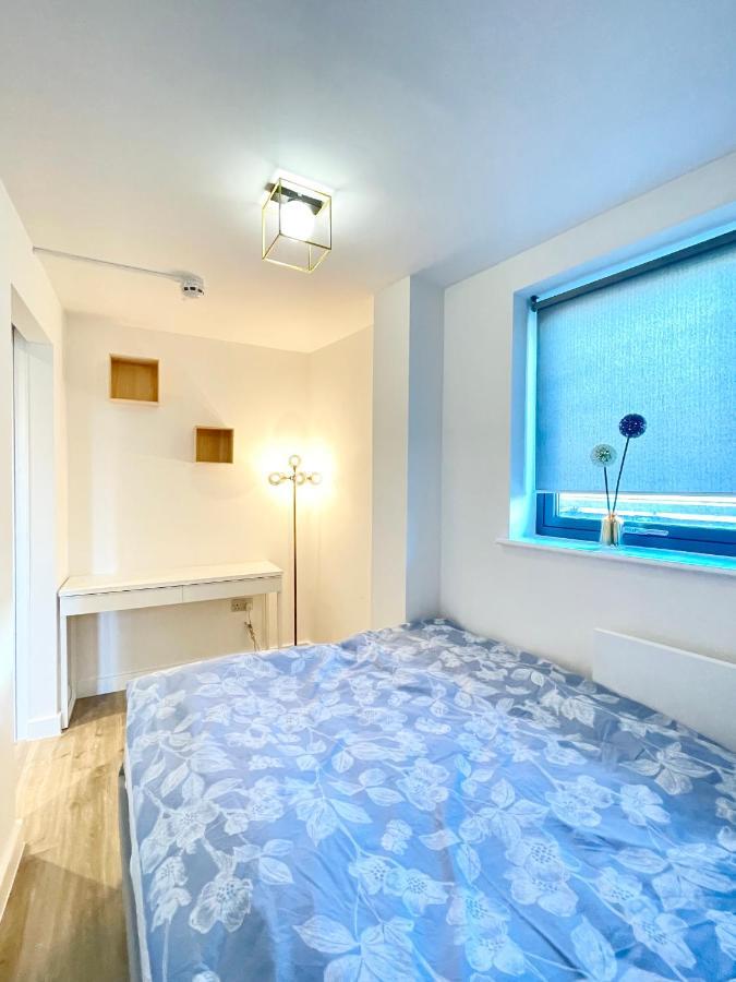 Centre, Floor Apartment, Two Balconies * Manchester