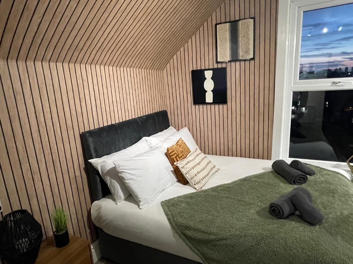 Deluxe Centrally Located In