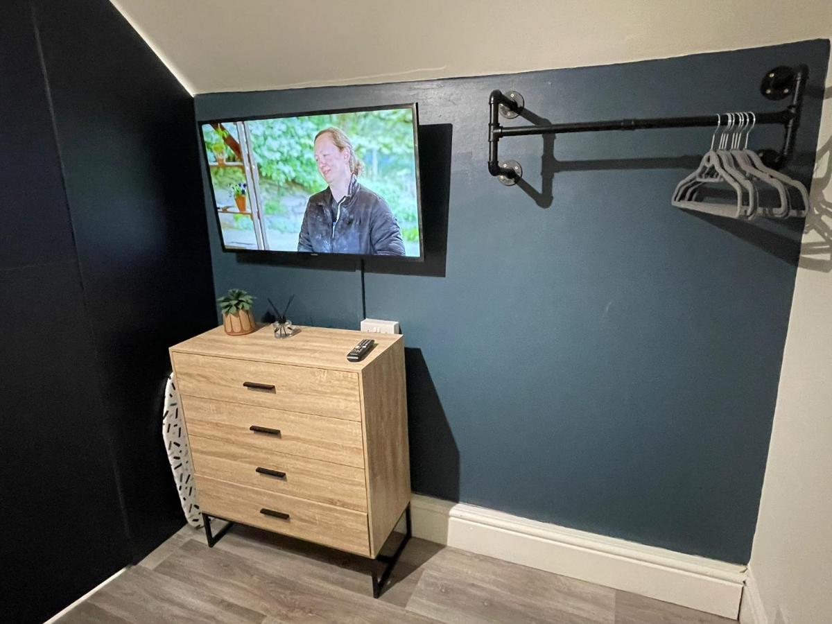 Deluxe Centrally Located In Apartment