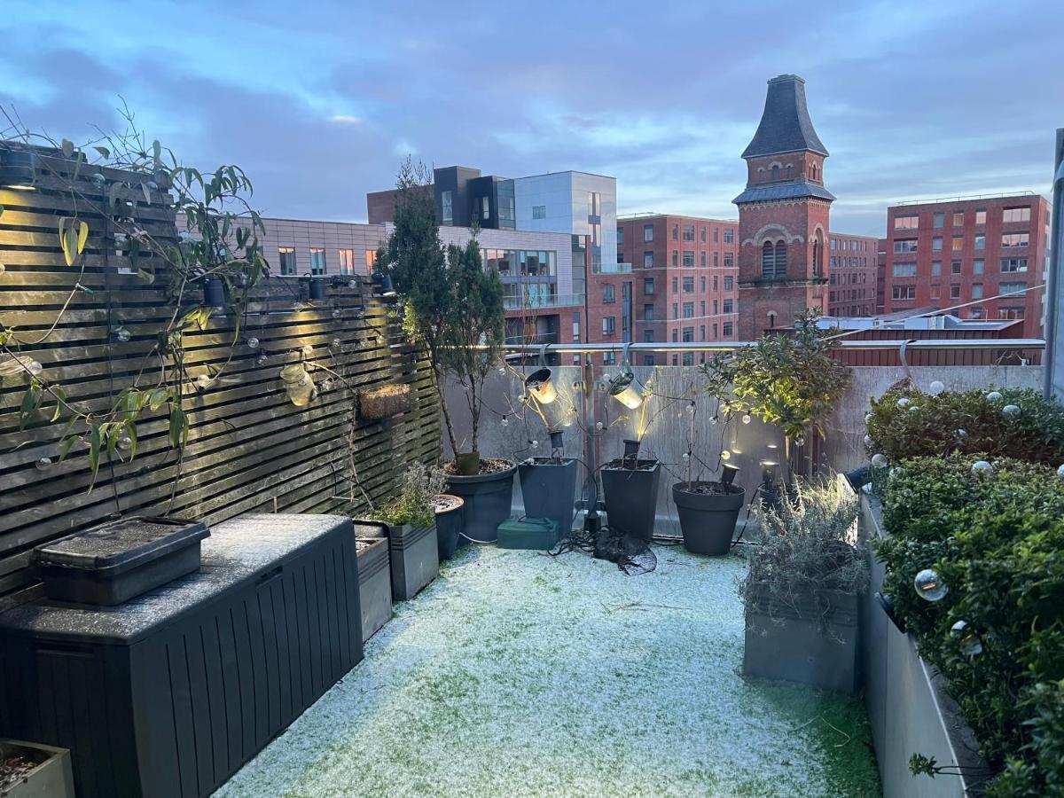 Contemporary Ancoats Penthouse With Large Private Terrace And Hot Tub Guest house